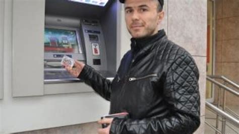 A­T­M­­d­e­ ­ş­i­f­r­e­s­i­ ­g­i­r­i­l­m­i­ş­ ­u­n­u­t­u­l­a­n­ ­k­a­r­t­ı­ ­t­e­s­l­i­m­ ­e­t­t­i­